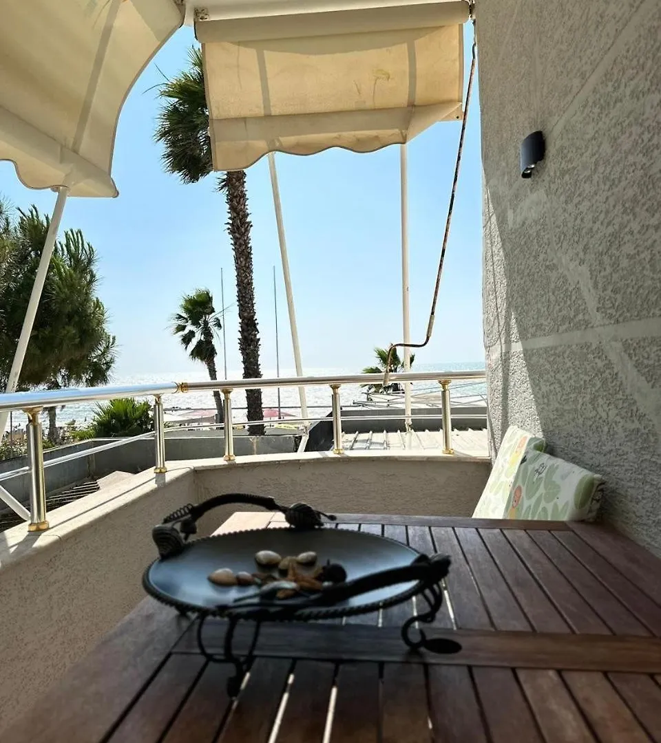 Fiona'S Sea View Apartment Golem